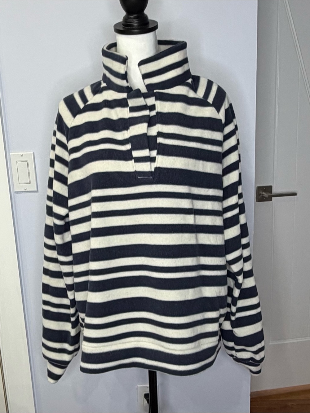 Dudley Stephens Ingrid Navy/Wh Striped Vello Fleece Pullover. SZ XXL. Like new!